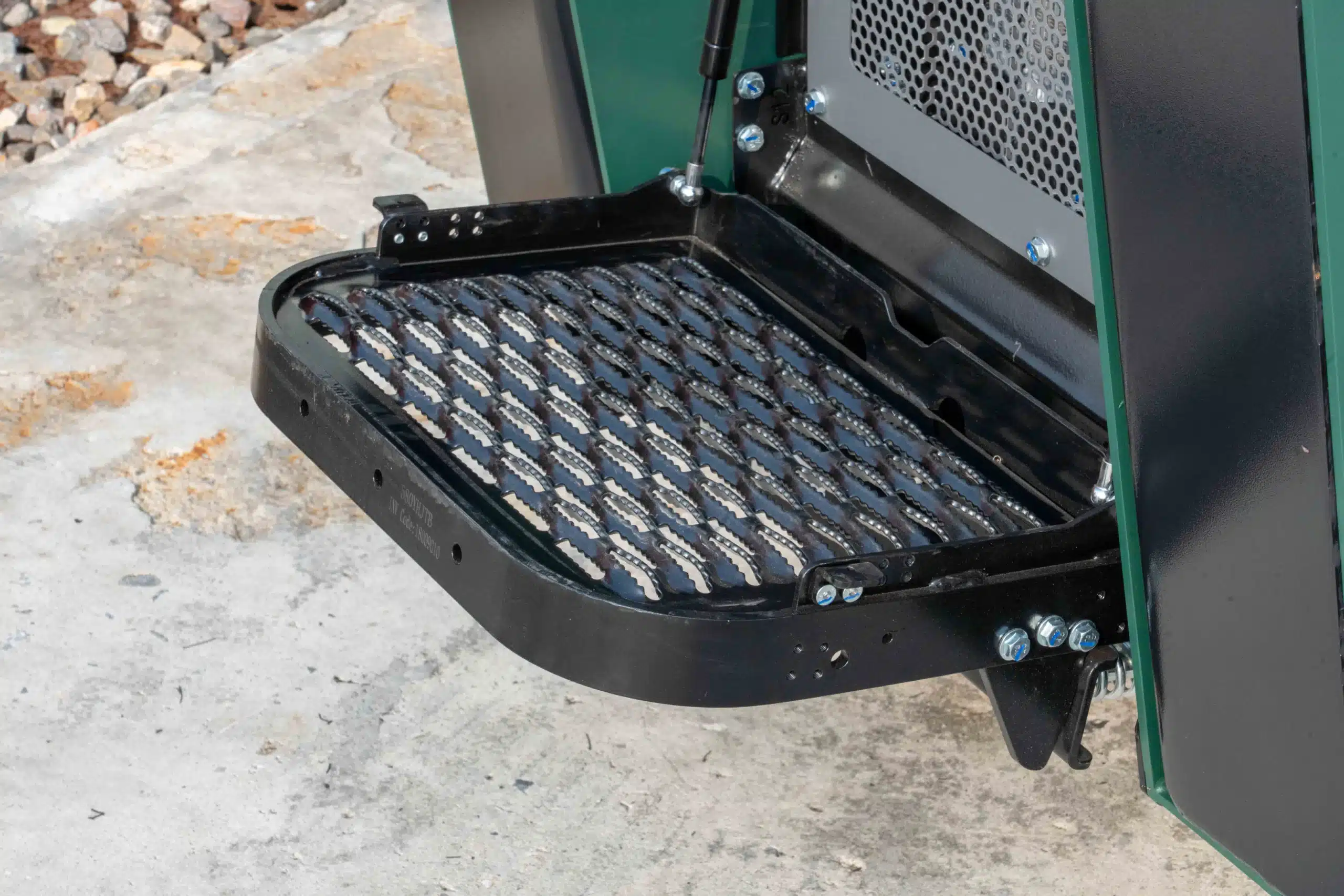 The sturdy standing platform on the SAM-1200Z designed for operator comfort and clear visibility of the workspace.