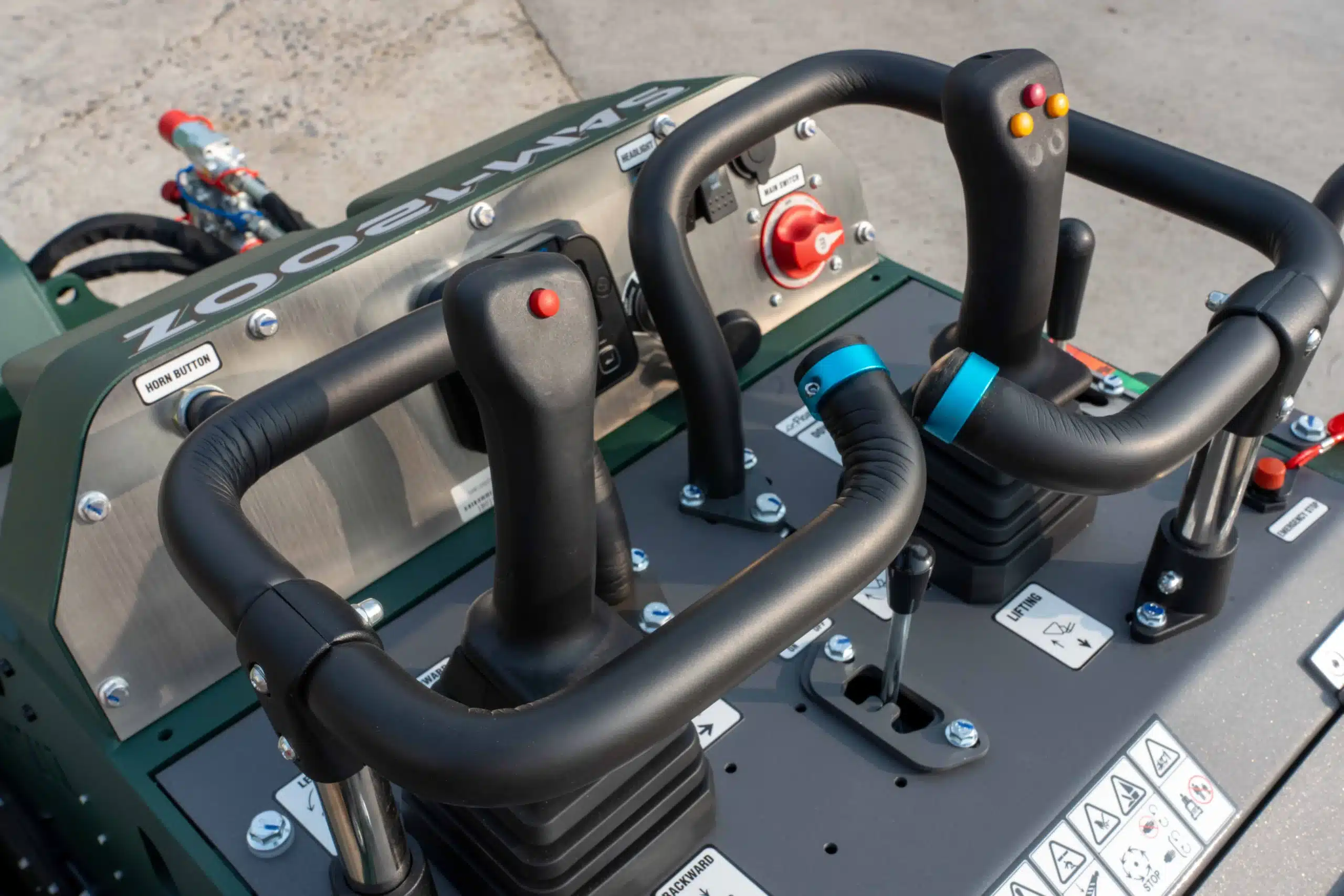 Intuitive control levers on the SAM-1200Z for precise management of the high and low flow hydraulic systems.