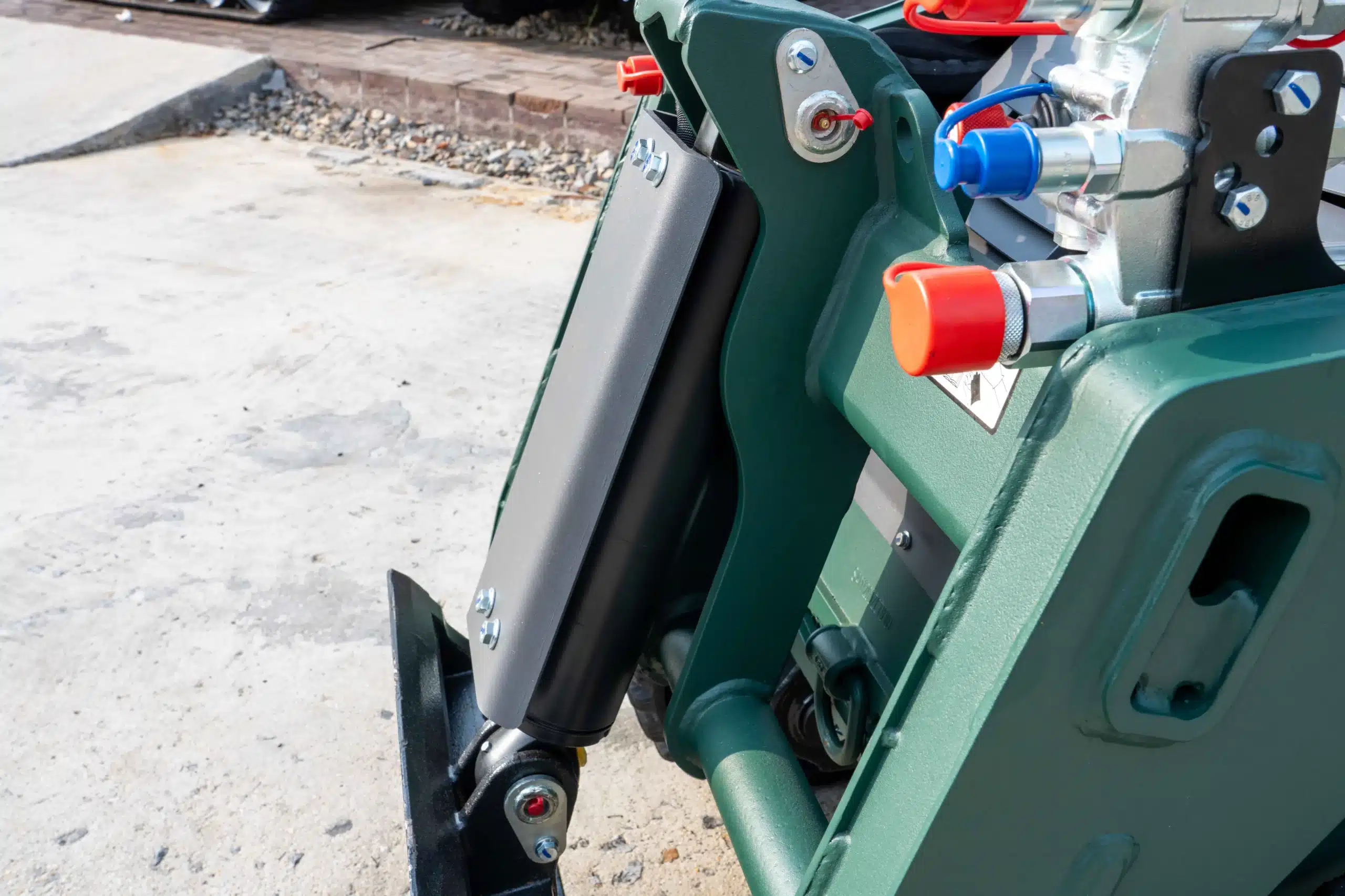 Robust lift arms on the SAM-1200Z extended to their maximum 84.8 inch hinge pin height for loading.