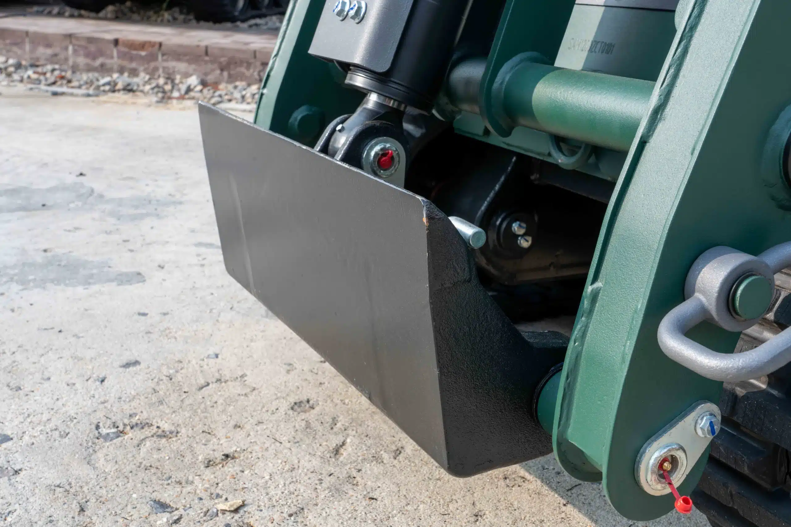 A close up of the SAM-1200Z lift arm featuring the Common Industry Interface for universal attachment compatibility.