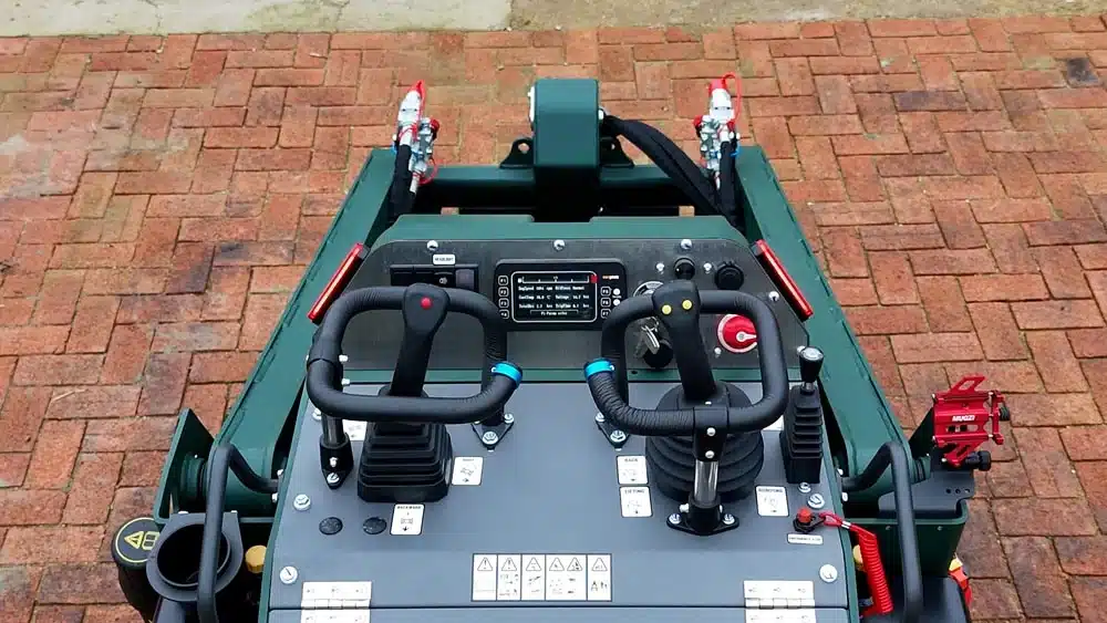 The professional standing platform and control layout of the VMENG SAM-1950Z.