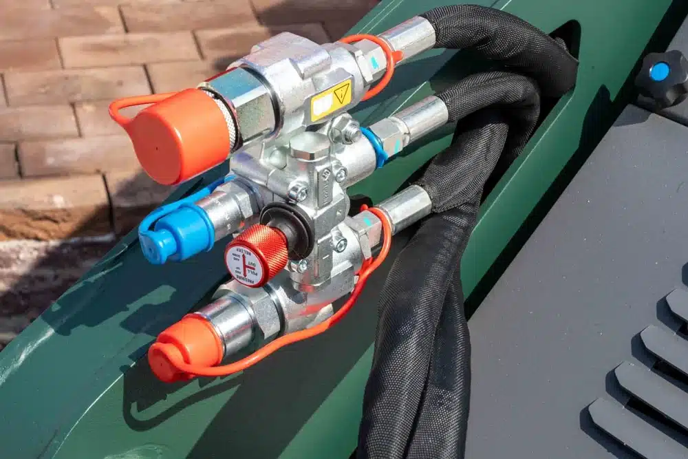 Close up of the high-flow 21.1 gal/min hydraulic ports on the SAM-1950Z.